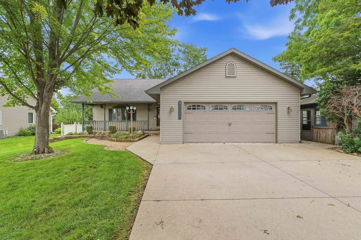 N9630 N COOP RD, Appleton, WI 54915