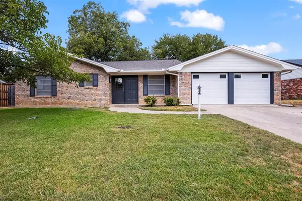 1009 Springdale Road, Bedford, TX 76021