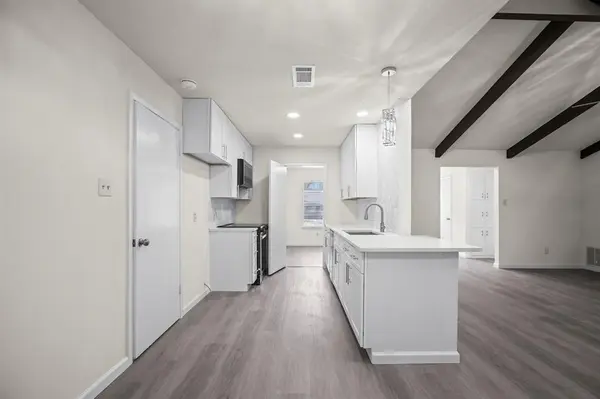 1009 Springdale Road, Bedford, TX 76021