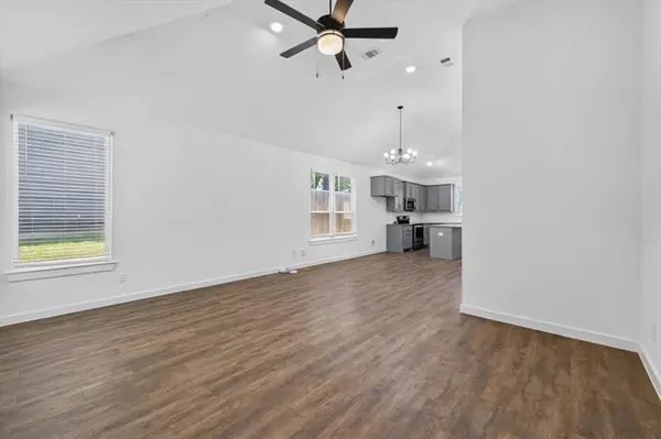 610 E Texas Street, Denison, TX 75021
