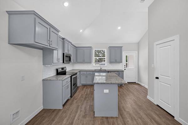 610 E Texas Street, Denison, TX 75021