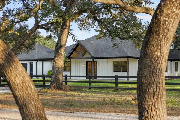 1109 County Road 157, Columbus, TX 78934