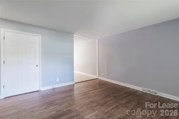 3331 Erskine DR, Charlotte, NC 28205
