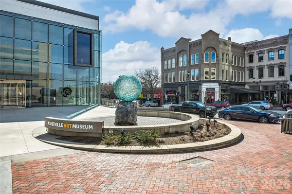 9 SW Pack SQ #204E1, Asheville, NC 28801