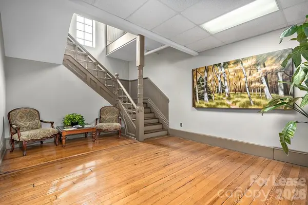 9 SW Pack SQ #204E1, Asheville, NC 28801