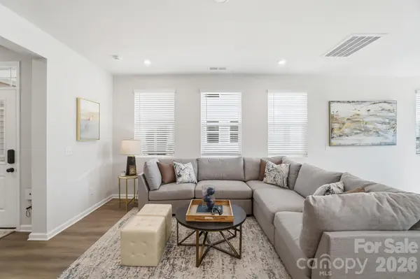 5234 Wyes Oak LN, Charlotte, NC 28269