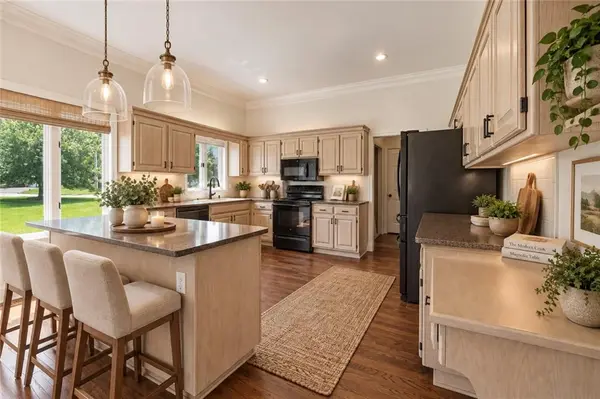 1101 NE Waterfield Village DR, Blue Springs, MO 64014