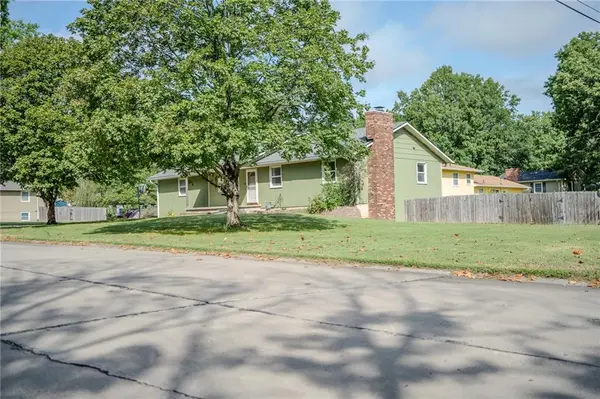 417 W 11th ST, Ottawa, KS 66067