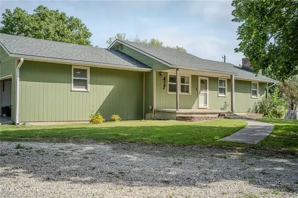 417 W 11th ST, Ottawa, KS 66067