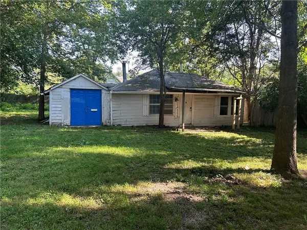 208 W 81st TER, Kansas City, MO 64114