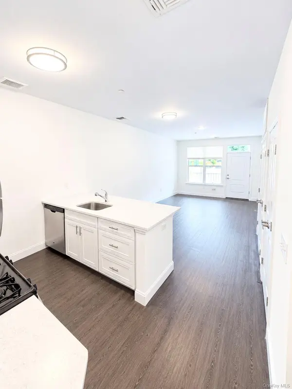 1046 New York AVE #6, Huntington Station, NY 11746