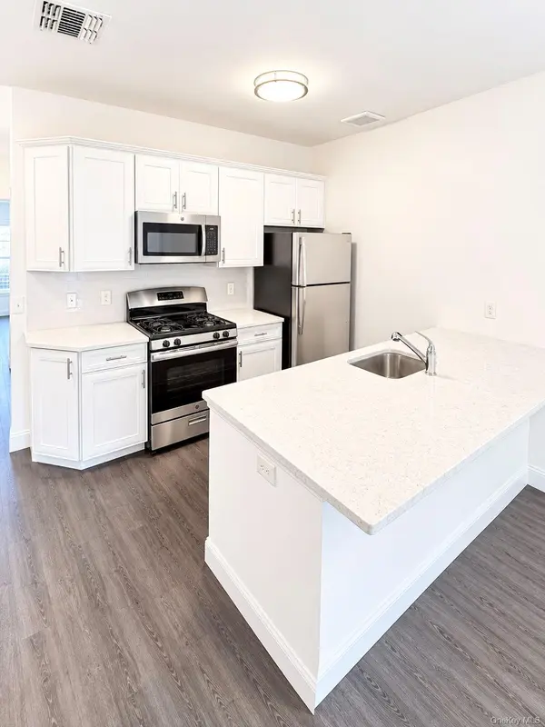 1046 New York AVE #6, Huntington Station, NY 11746