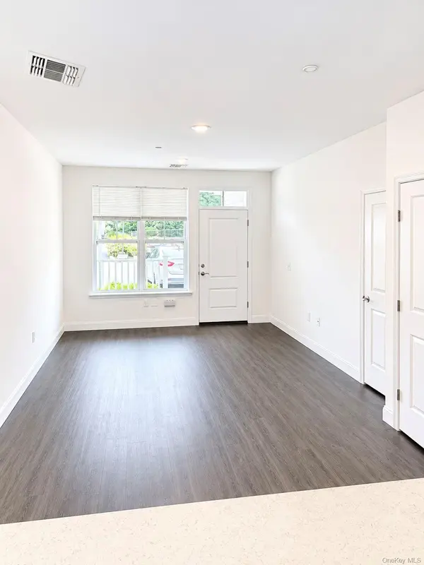 1046 New York AVE #6, Huntington Station, NY 11746