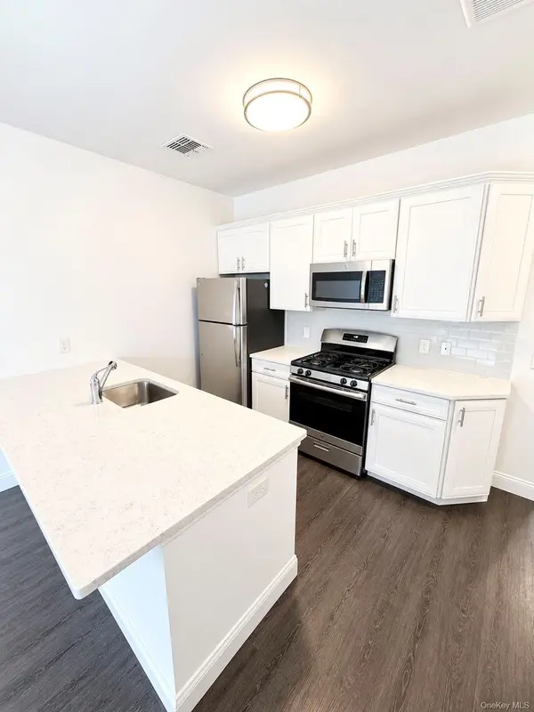 1046 New York AVE #15, Huntington Station, NY 11746