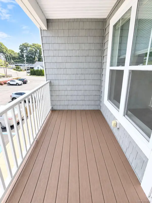 1046 New York AVE #15, Huntington Station, NY 11746