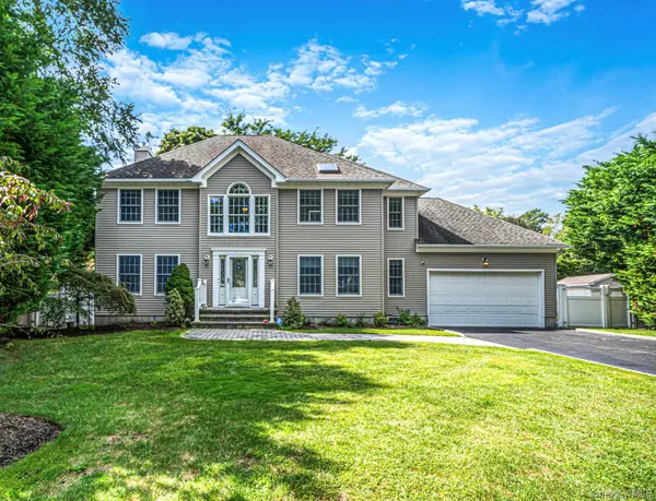9 Franciscan LN, Smithtown, NY 11787