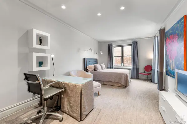 25-40 31st AVE #6F, Astoria, NY 11106