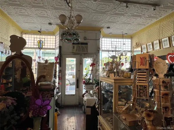 302 Main ST, Port Washington, NY 11050