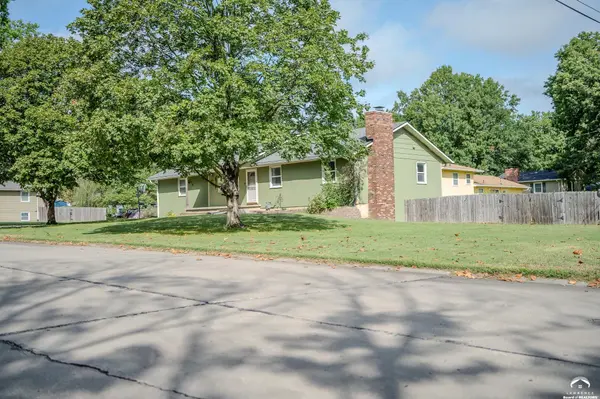 417 W 11th ST, Ottawa, KS 66067