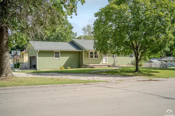 417 W 11th ST, Ottawa, KS 66067