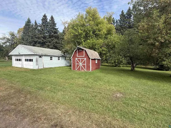 895 Cemetery Rd, Wrenshall, MN 55797
