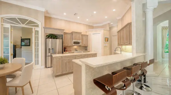 402 MACEWEN DR, Osprey, FL 34229