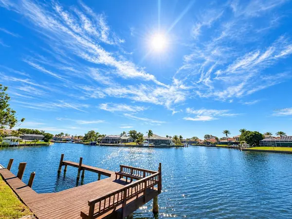 4804 LONGWATER WAY N, Tampa, FL 33615