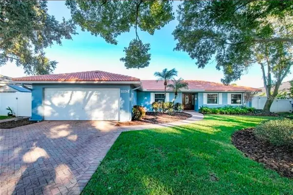 1894 TANGLEWOOD DR NE, St Petersburg, FL 33702