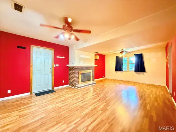 409 Kensington DR, Belleville, IL 62223