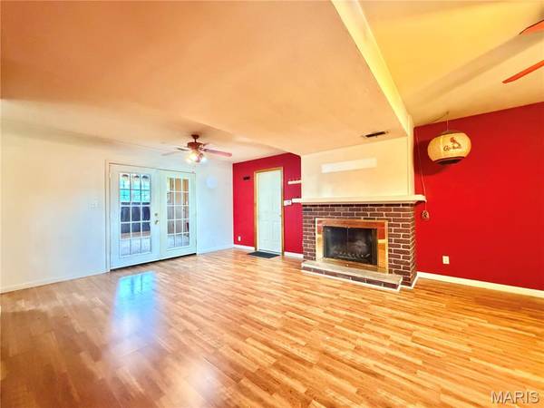 409 Kensington DR, Belleville, IL 62223