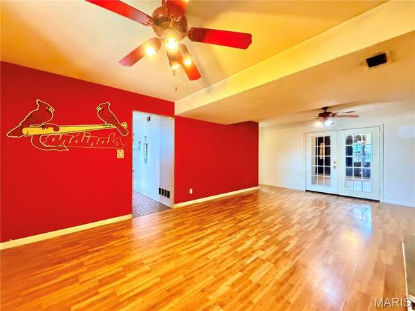 409 Kensington DR, Belleville, IL 62223