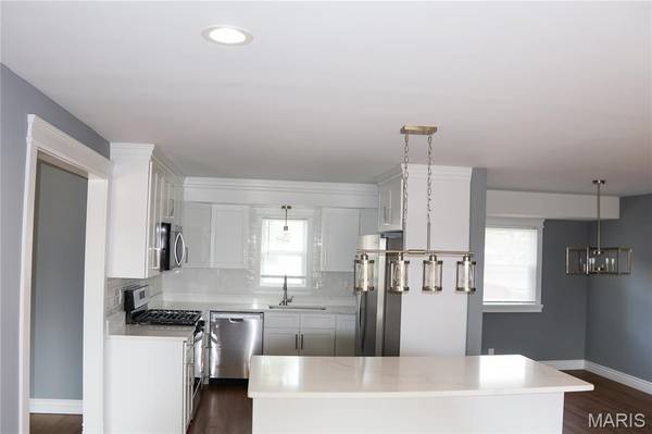 9821 Whitcomb LN, Affton, MO 63123