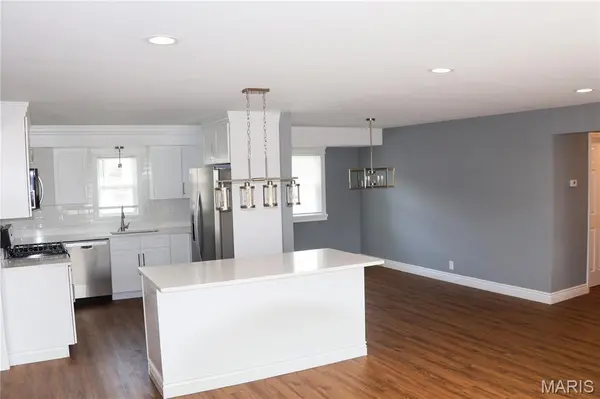 9821 Whitcomb LN, Affton, MO 63123