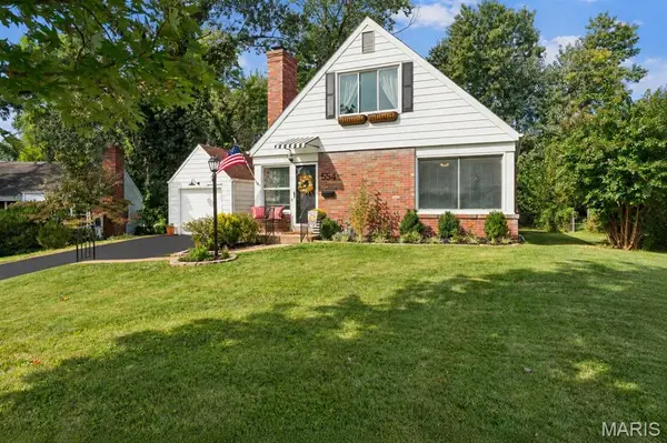 554 Southbrook DR, Kirkwood, MO 63122