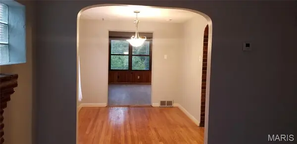 6914 Willow Wood DR, St Louis, MO 63121