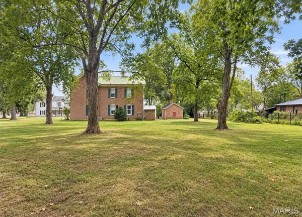 324 W Columbia ST, Farmington, MO 63640