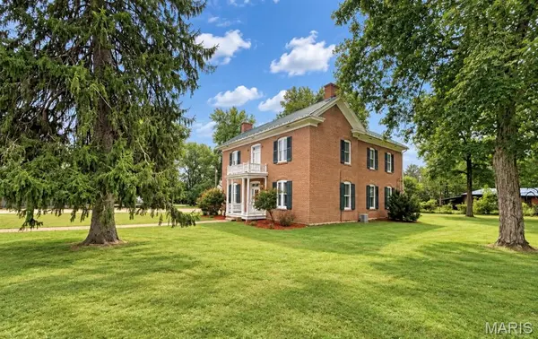 324 W Columbia ST, Farmington, MO 63640