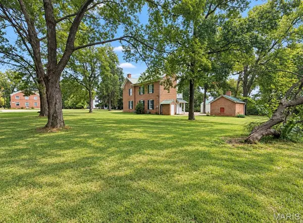 324 W Columbia ST, Farmington, MO 63640