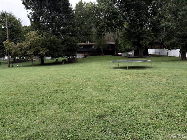 5624 Old Keebler RD, Collinsville, IL 62234