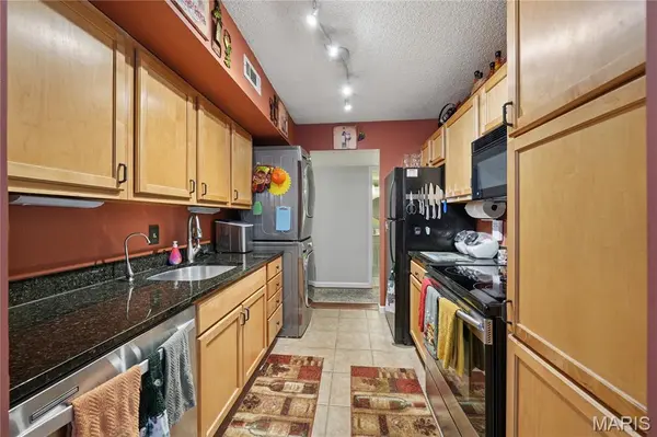 8869 Flamingo CT, St Louis, MO 63144