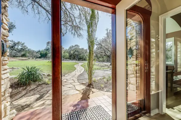8004 Golden Oaks LN, Austin, TX 78737