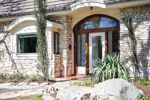 8004 Golden Oaks LN, Austin, TX 78737