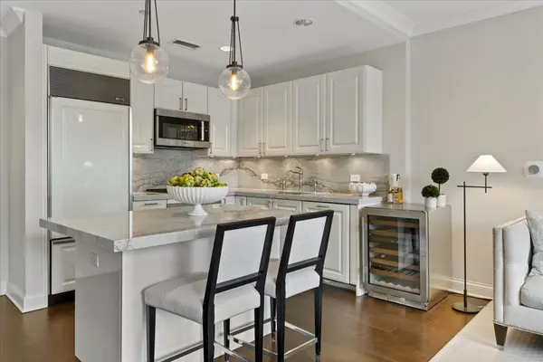 10 E Delaware PL #11A, Chicago, IL 60611