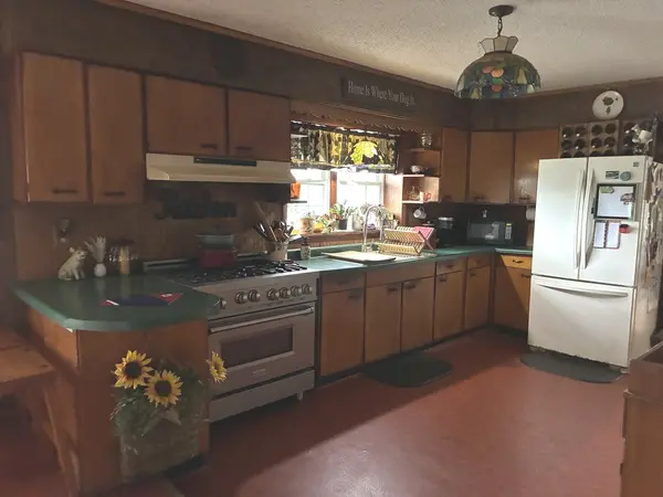 2820 67 HWY, Camanche, IA 52730