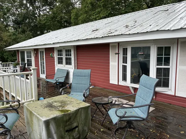 2820 67 HWY, Camanche, IA 52730