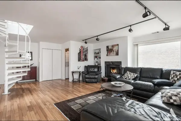 1201 W Diversey Pkwy #3A, Chicago, IL 60614