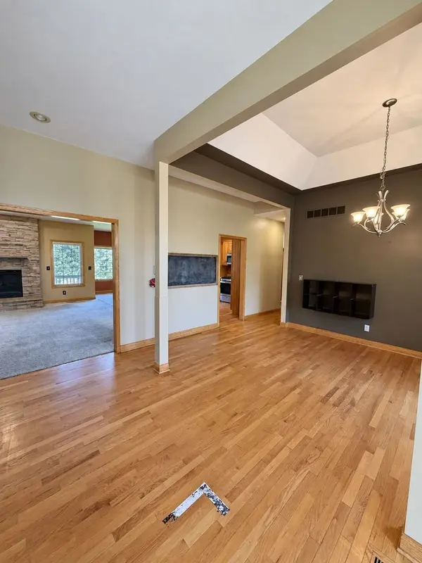 635 Nathan Lattin LN, Sycamore, IL 60178