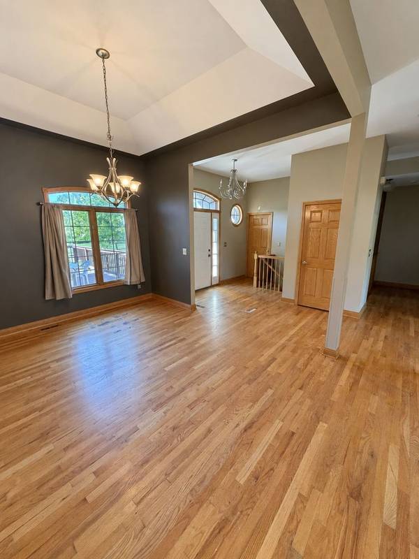 635 Nathan Lattin LN, Sycamore, IL 60178
