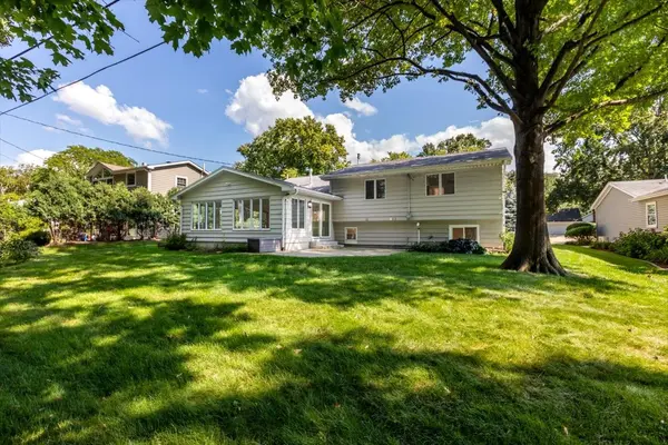 1009 Douglas AVE, Naperville, IL 60540