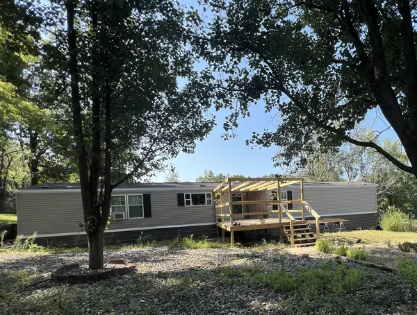 8957 Grassy RD, Marion, IL 62959